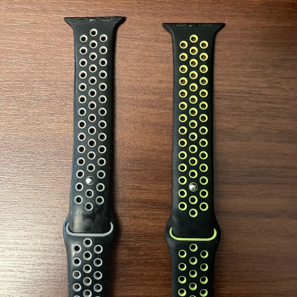 Apple Watch - 2nd Gen - 42 MM - sport bands.